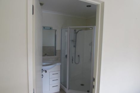 Photo of property in 60 South Kensington Way, Henderson, Auckland, 0612