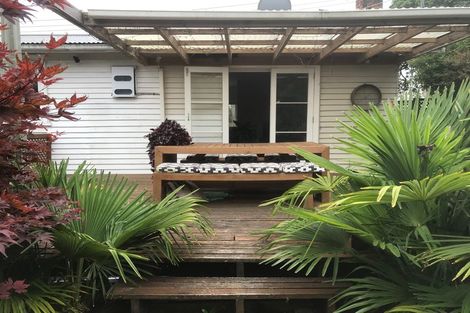 Photo of property in 4 Highland Avenue, Titirangi, Auckland, 0604