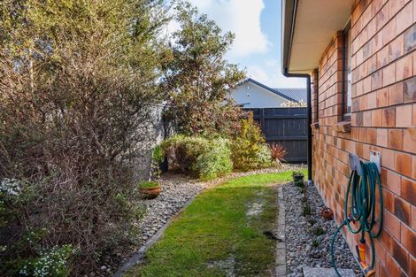 Photo of property in 35 Chestnut Close, Kelvin Grove, Palmerston North, 4414