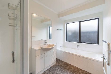 Photo of property in 16 Ravenscourt Place, Huntington, Hamilton, 3210