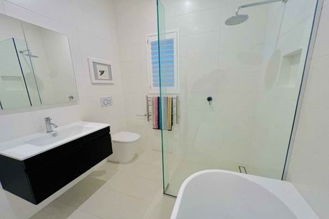 Photo of property in 8 Cumberland Avenue, Westmere, Auckland, 1022