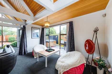 Photo of property in 9 Truscott Grove, Awapuni, Palmerston North, 4412