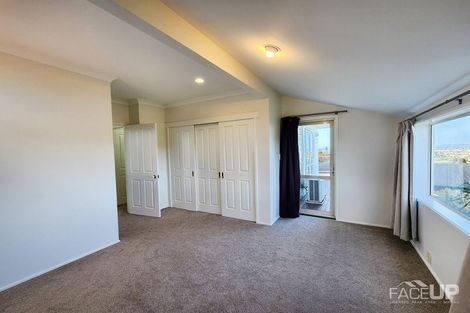 Photo of property in 4 Worthington Place, West Harbour, Auckland, 0618