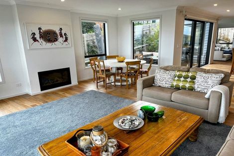 Photo of property in 8 The Track, Plimmerton, Porirua, 5026