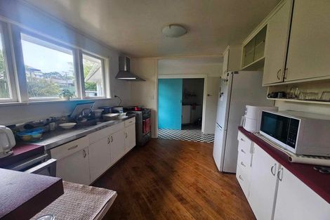 Photo of property in 1 Kinapori Terrace, Newlands, Wellington, 6037