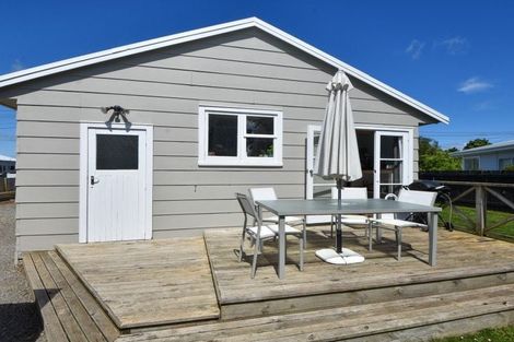 Photo of property in 32 Rhodes Street, Carterton, 5713