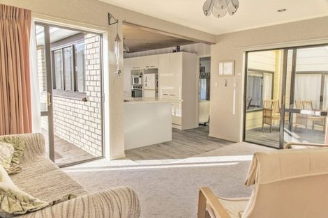 Photo of property in 12 Foxbridge Lane, Conifer Grove, Takanini, 2112