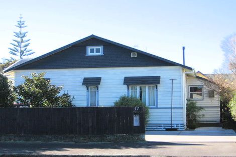 Photo of property in 17 Pirie Street, Palmerston North, 4410