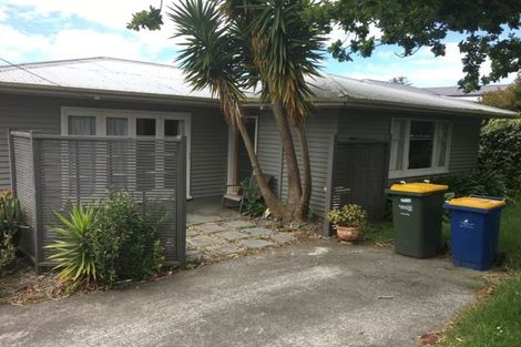Photo of property in 5 Duncan Avenue, Te Atatu South, Auckland, 0610