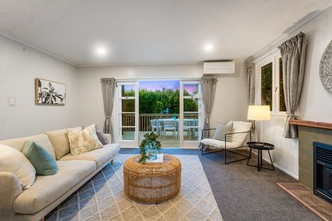 Photo of property in 1/12 Selwyn Crescent, Forrest Hill, Auckland, 0620