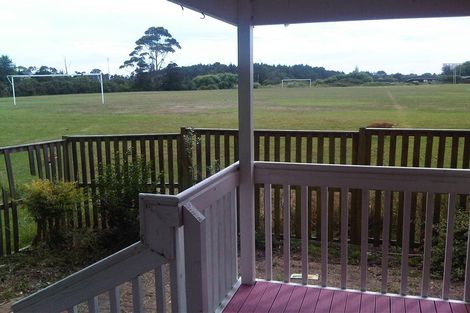 Photo of property in 2/62 Tonar Street, Northcote, Auckland, 0627