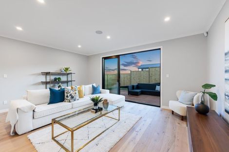 Photo of property in 51 Kumukumu Road, Long Bay, Auckland, 0630