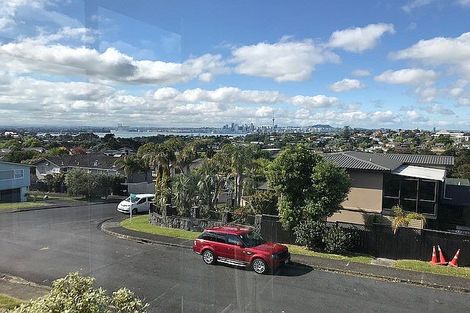 Photo of property in 1/1 Kaihu Street, Northcote, Auckland, 0627