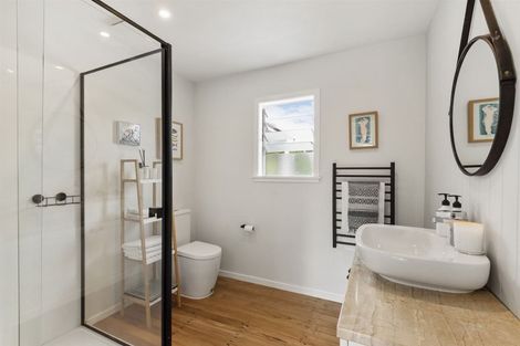 Photo of property in 52 Tiri Tiri Road, Birkdale, Auckland, 0626