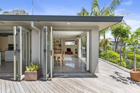 Photo of property in 23a Waiora Road, Stanmore Bay, Whangaparaoa, 0932