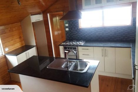 Photo of property in 9 Barrys Road, Glendene, Auckland, 0602