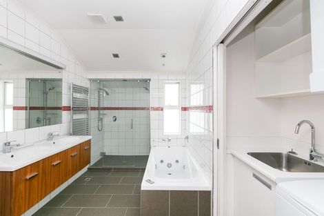 Photo of property in 12a Glenmore Street, Thorndon, Wellington, 6011