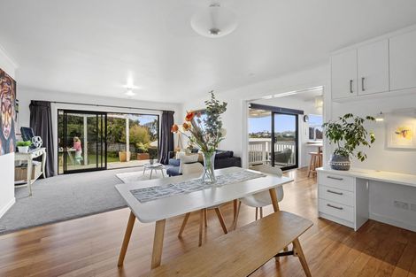 Photo of property in 18 Doralto Road, Frankleigh Park, New Plymouth, 4310