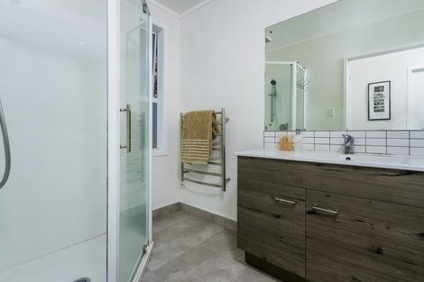 Photo of property in 4/30 Castor Bay Road, Castor Bay, Auckland, 0620