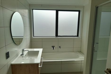 Photo of property in 10 Kenehi Road, Karaka, 2124