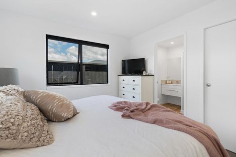 Photo of property in 17 Bale Road, Jacks Point, 9371