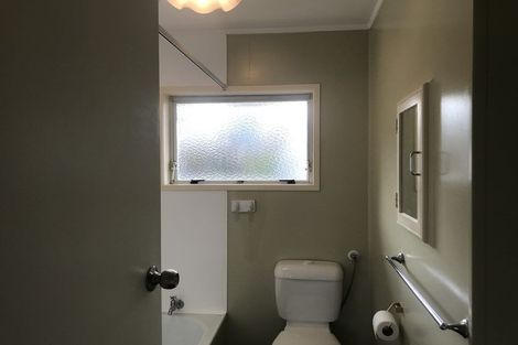 Photo of property in 2/16 Beach Road, Castor Bay, Auckland, 0620