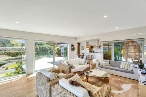 Photo of property in 21 Centennial Drive, Whitianga, 3510