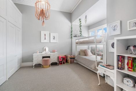 Photo of property in 37 Mozeley Avenue, Devonport, Auckland, 0624