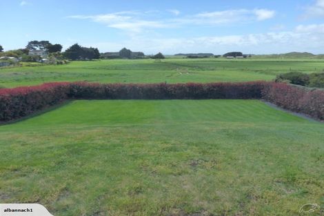 Photo of property in 7 Sand Dune Grove, Waikawa Beach, Manakau, 5573