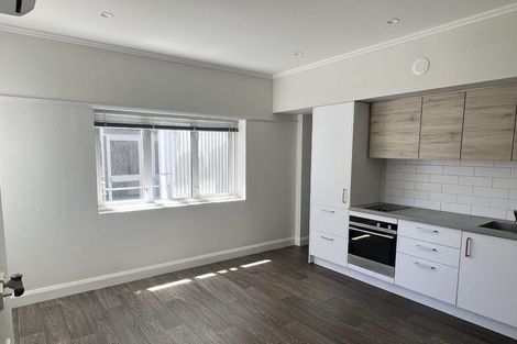 Photo of property in Fountain Court, 8/48 Oriental Parade, Oriental Bay, Wellington, 6011