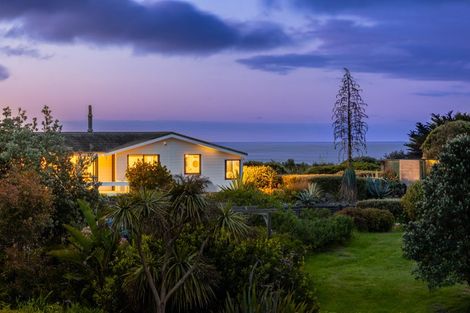 Photo of property in 115 Sims Road, Te Horo Beach, Otaki, 5581