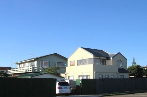 Photo of property in 2 Toms Road, Titahi Bay, Porirua, 5022