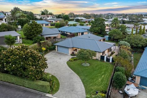 Photo of property in 12 Hawke Place, Pukekohe, 2120