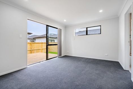 Photo of property in 10 Koroheke Road, Takanini, 2110