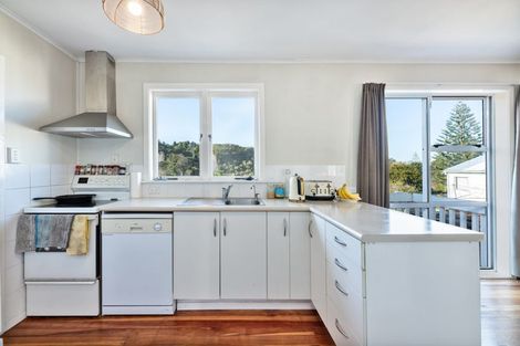 Photo of property in 18 Huruhuru Road, Massey, Auckland, 0614
