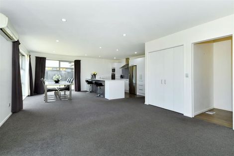 Photo of property in 8 Oakdene Place, Halswell, Christchurch, 8025