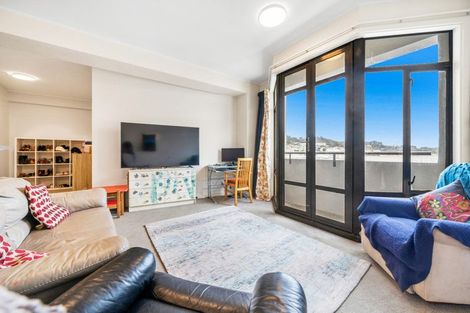 Photo of property in 17 Kent Terrace - Kent Apartments, 5c/16 Kent Terrace, Mount Victoria, Wellington, 6011