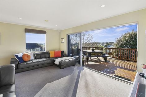 Photo of property in 42 Banyan Drive, Totara Heights, Auckland, 2105