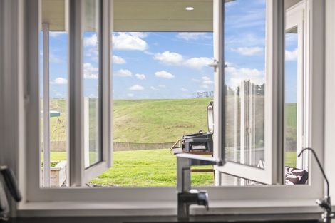 Photo of property in 52 Highland View Drive, Tokomaru, Palmerston North, 4474