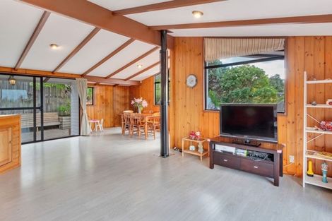 Photo of property in 25 Honeysuckle Lane, Mairangi Bay, Auckland, 0630