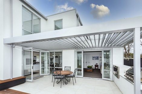 Photo of property in 11 Roa Road, Fendalton, Christchurch, 8041