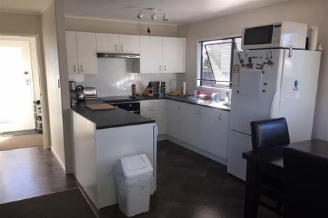 Photo of property in 2/25 Melleray Place, Randwick Park, Auckland, 2105