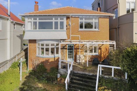Photo of property in 4 Wesley Road, Kelburn, Wellington, 6012