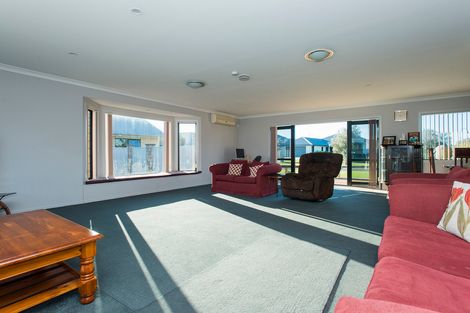 Photo of property in 17 Pohutukawa Grove, Lytton West, Gisborne, 4010