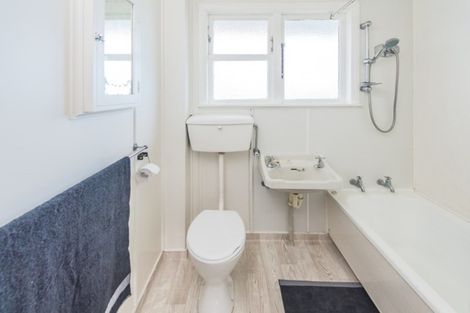 Photo of property in 35 Matipo Street, Castlecliff, Whanganui, 4501