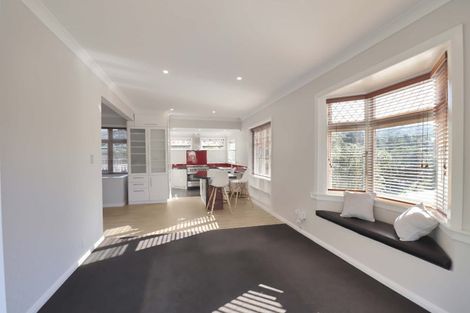 Photo of property in 55 Hungerford Road, Houghton Bay, Wellington, 6023