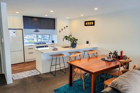 Photo of property in 8 Selkirk Lane, Hamilton Lake, Hamilton, 3204