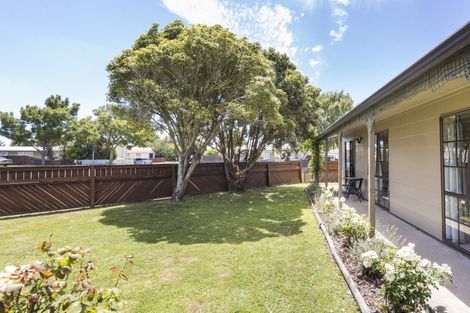 Photo of property in 2 Chatsworth Place, Highbury, Palmerston North, 4412