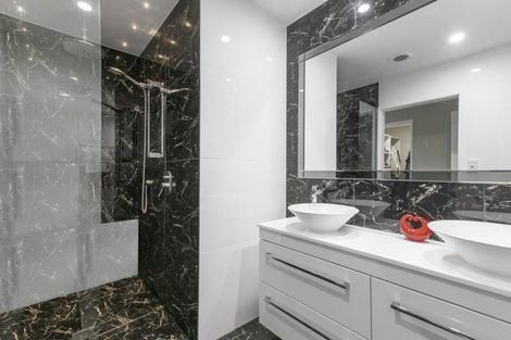 Photo of property in 62 Lagoon Way, West Harbour, Auckland, 0618