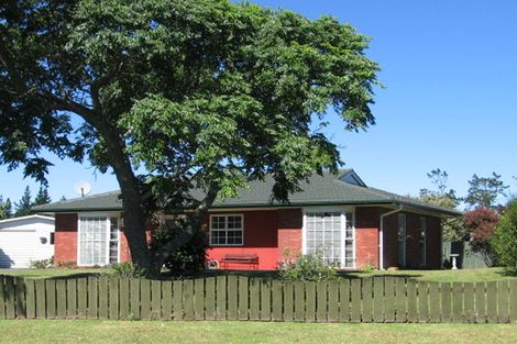 Photo of property in 3 St Catherine Crescent, West Harbour, Auckland, 0618